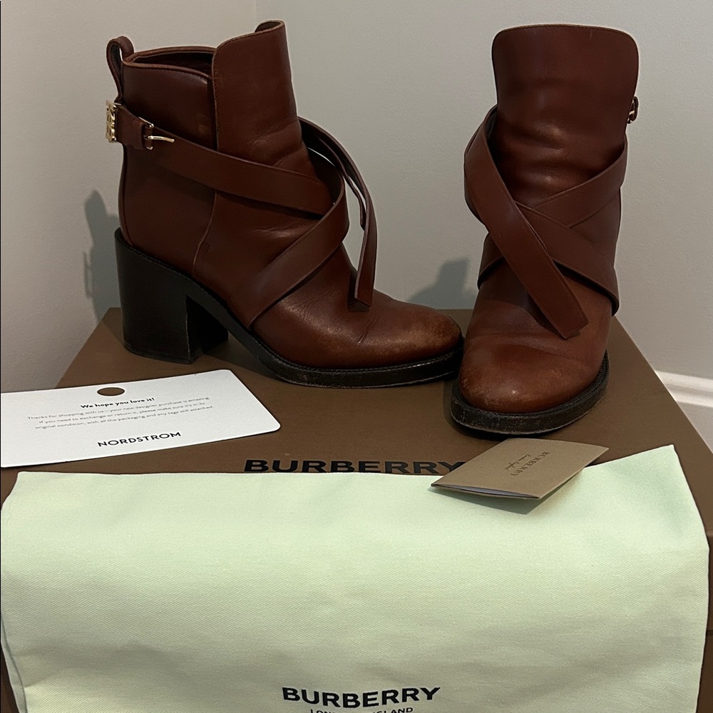 Burberry Women's Chestnut Heeled Boots sz 35
